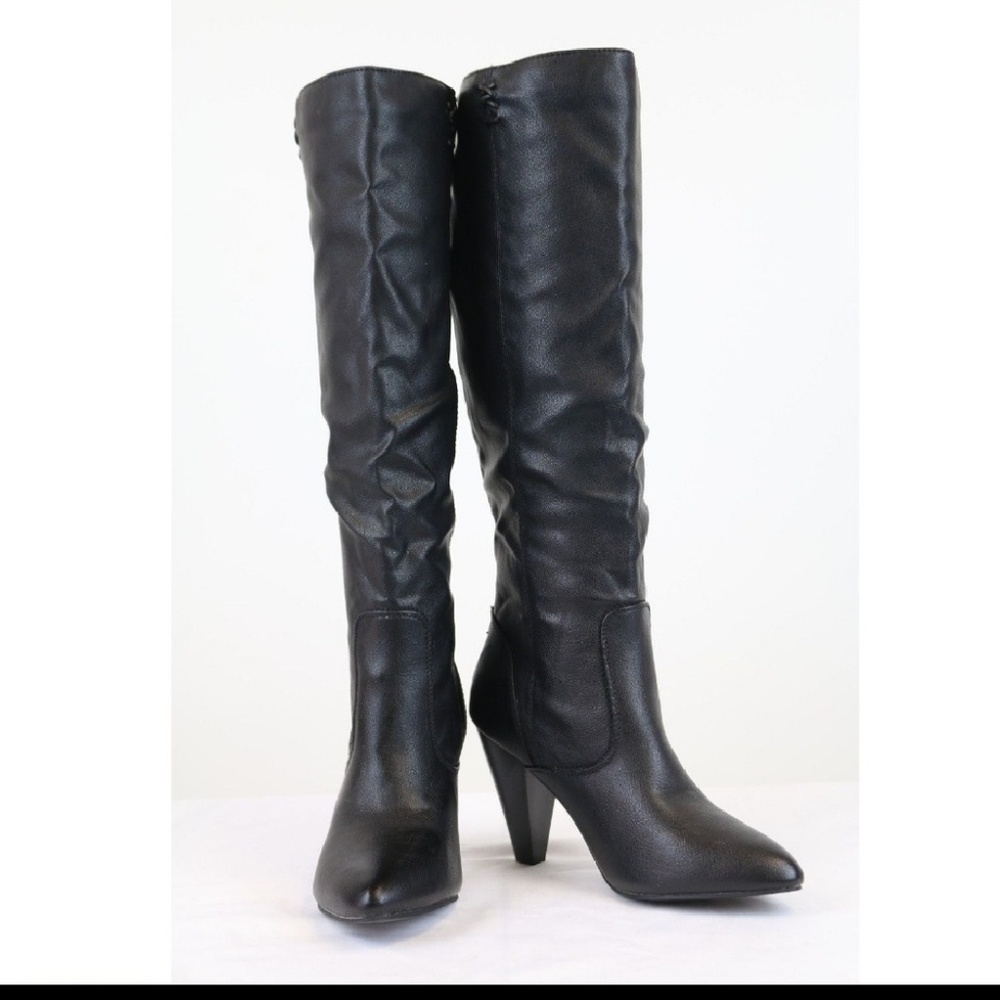 👢 Black high heel boots